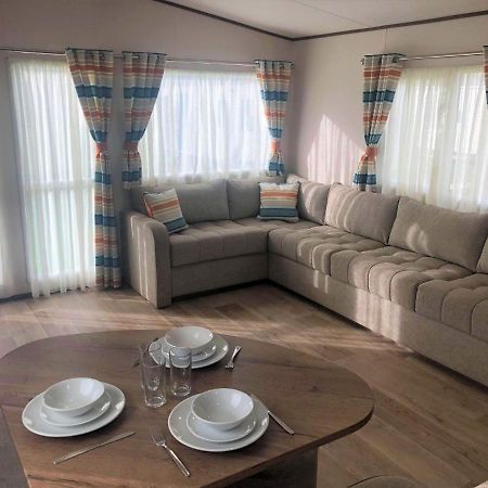 Larch Superior Holiday Home Чапел-Сент-Леонардс Экстерьер фото
